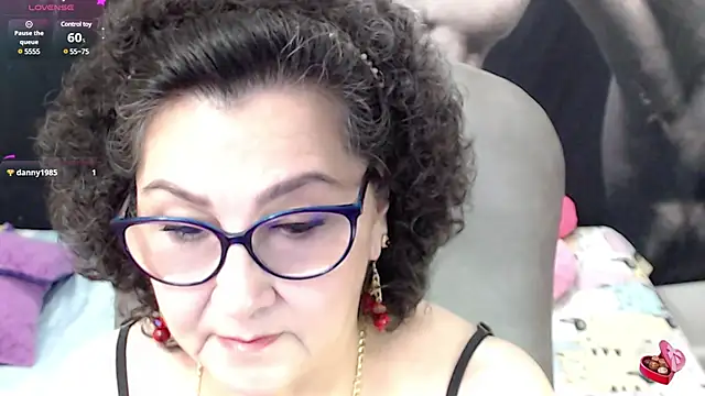 Snapshot of cataleya_mom chatting on 03.06.25 cataleya mom online show from 03.06.25