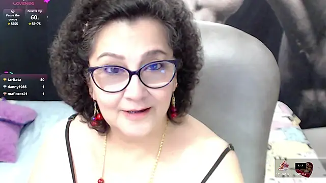 Snapshot of cataleya_mom chatting on 03.06.25 cataleya mom online show from 03.06.25
