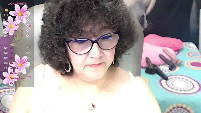 Snapshot of cataleya_mom chatting on 03.21.25 cataleya mom online show from 03.21.25