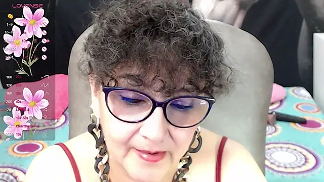 Snapshot of cataleya_mom chatting on 03.22.25 cataleya mom online show from 03.22.25