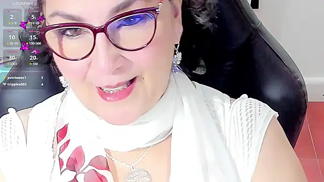 Snapshot of cataleya_mom chatting on 09.10.25 cataleya mom online show from 09.10.25