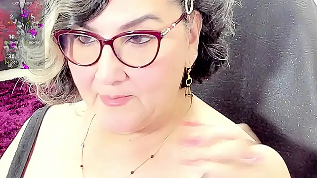Snapshot of cataleya_mom chatting on 05.27.26 cataleya mom online show from 05.27.26