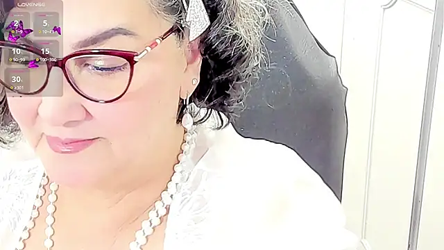 Snapshot of cataleya_mom chatting on 05.30.26 cataleya mom online show from 05.30.26