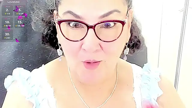 Snapshot of cataleya_mom chatting on 06.05.26 cataleya mom online show from 06.05.26