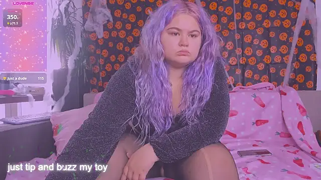 Freakcute  online show from 10.27.25