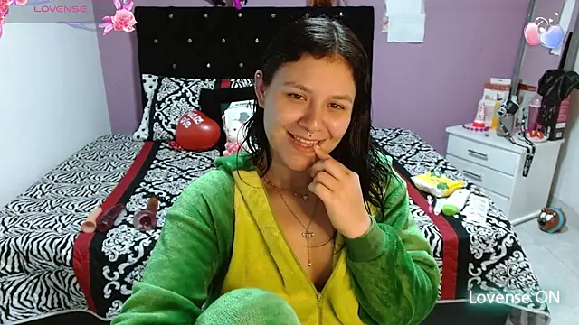 Snapshot of soniafuckboobs chatting on 03.19.25 soniafuckboobs online show from 03.19.25