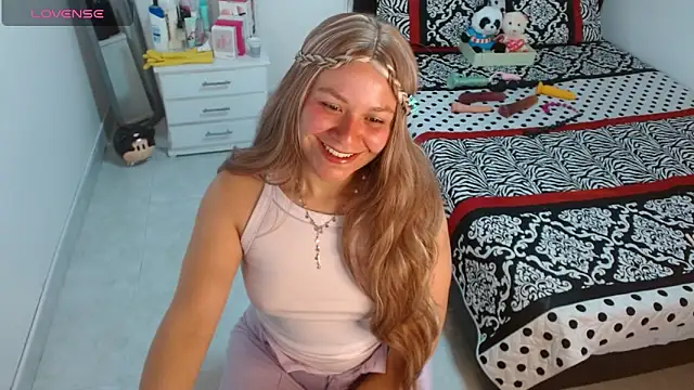 Snapshot of soniafuckboobs chatting on 10.20.25 soniafuckboobs online show from 10.20.25