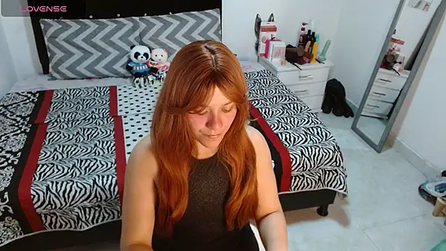 Snapshot of soniafuckboobs chatting on 10.31.25 soniafuckboobs online show from 10.31.25