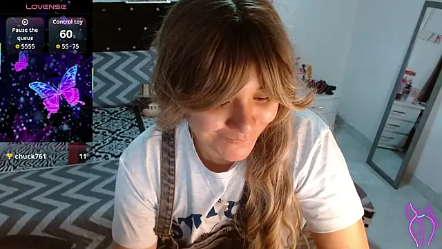 Snapshot of soniafuckboobs chatting on 11.14.25 soniafuckboobs online show from 11.14.25