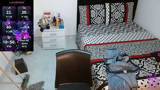 Snapshot of soniafuckboobs chatting on 11.19.25 soniafuckboobs online show from 11.19.25