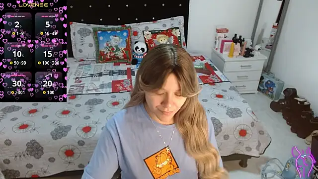 Snapshot of soniafuckboobs chatting on 12.17.25 soniafuckboobs online show from 12.17.25