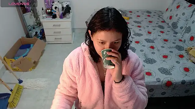 Snapshot of soniafuckboobs chatting on 03.27.26 soniafuckboobs online show from 03.27.26