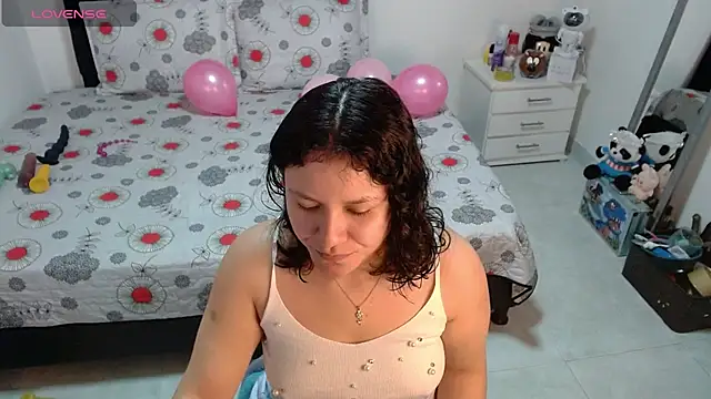 Snapshot of soniafuckboobs chatting on 04.15.26 soniafuckboobs online show from 04.15.26