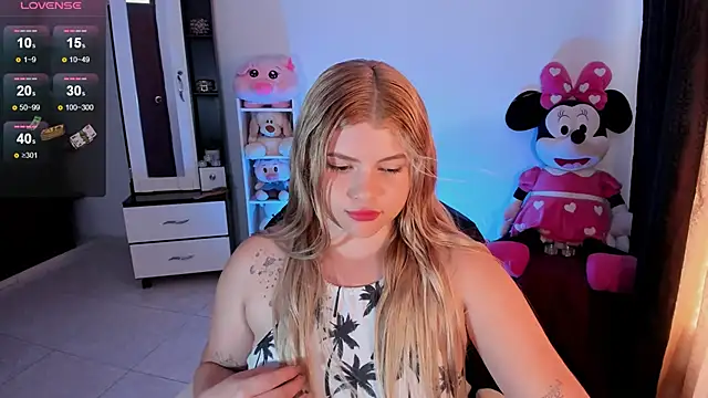 chloejones   online show from 02.25.25