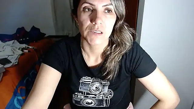 Snapshot of Chantal_hott chatting on 11.08.25 Chantal hott online show from 11.08.25