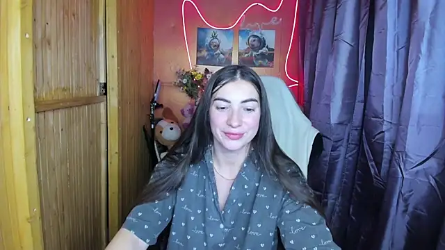 Fiery Brunette  online show from 12.25.24