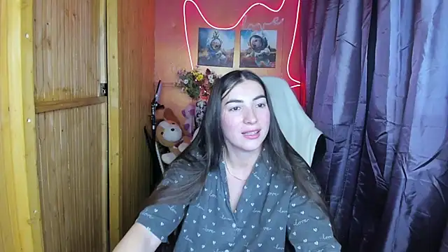 Fiery Brunette  online show from 12.26.24