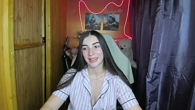 Fiery Brunette  online show from 01.04.25