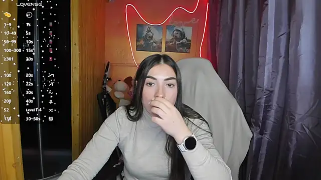 Fiery Brunette  online show from 02.27.25