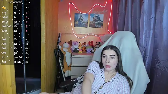 Fiery Brunette  online show from 02.27.25