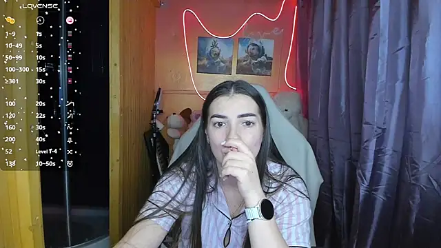 Fiery Brunette  online show from 02.28.25