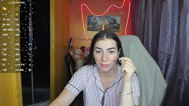 Fiery Brunette  online show from 03.03.25