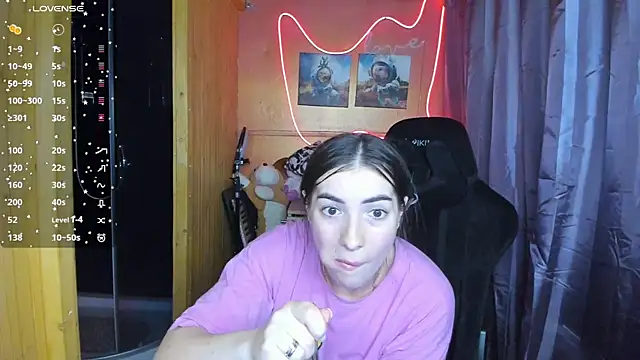 Fiery Brunette  online show from 03.06.25