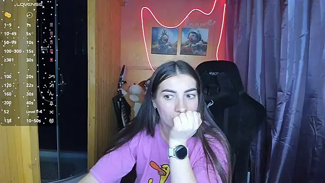 Fiery Brunette  online show from 03.07.25