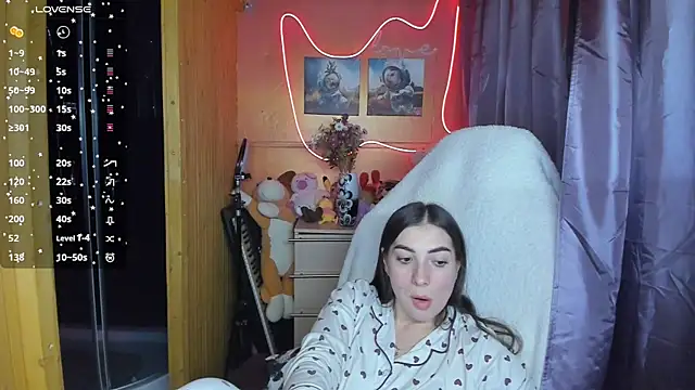 Fiery Brunette  online show from 03.12.25