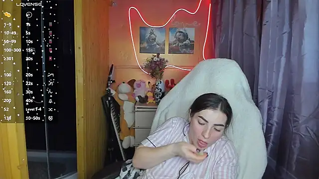 Fiery Brunette  online show from 03.20.25