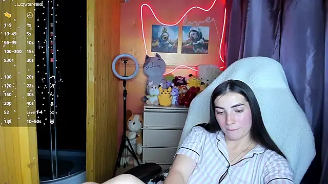 Fiery Brunette  online show from 09.18.25