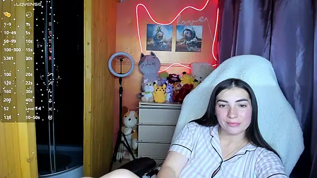 Fiery Brunette  online show from 10.05.25