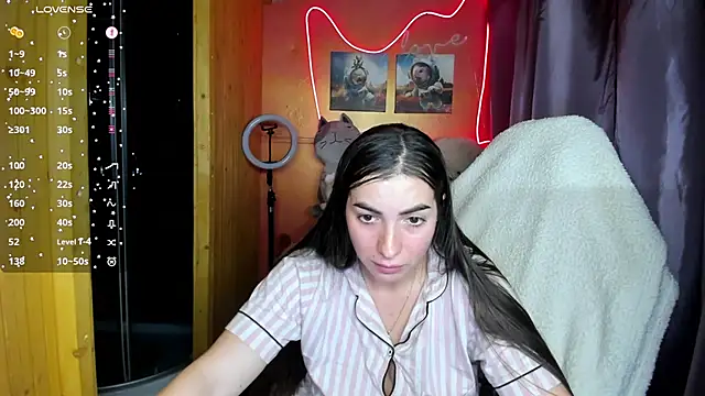 Fiery Brunette  online show from 10.06.25