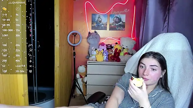 Fiery Brunette  online show from 10.12.25