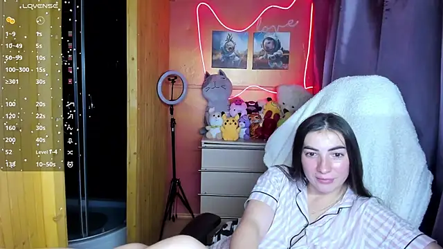 Fiery Brunette  online show from 11.03.25