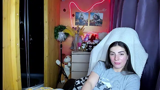 Fiery Brunette  online show from 01.12.26