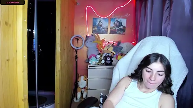 Fiery Brunette  online show from 05.25.26