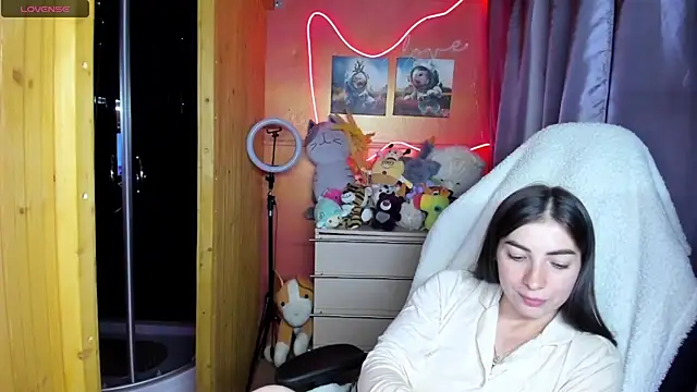 Fiery Brunette  online show from 06.12.26