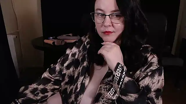 Snapshot of poshmistress chatting on 11.13.25 poshmistress online show from 11.13.25