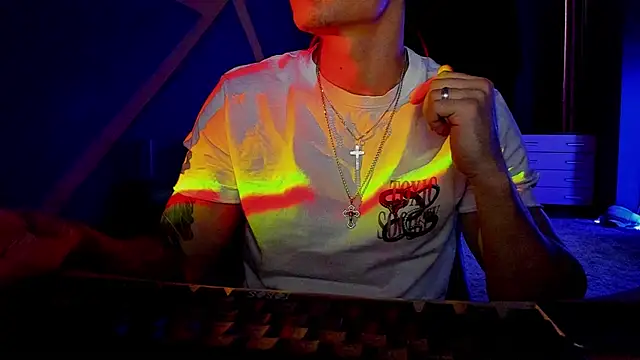 Snapshot of RODARRI chatting on 02.25.25 RODARRI online show from 02.25.25