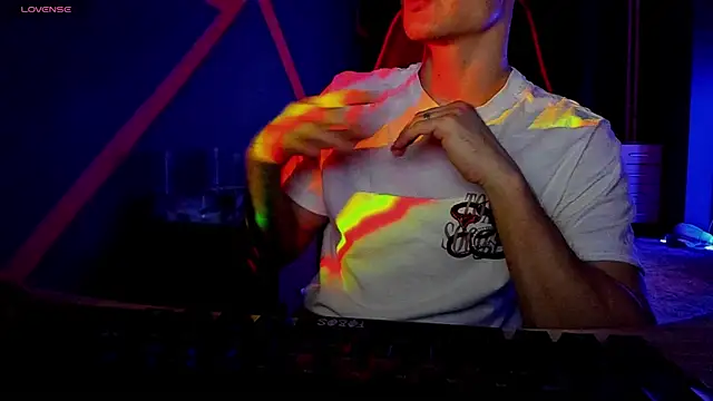 Snapshot of RODARRI chatting on 03.01.25 RODARRI online show from 03.01.25