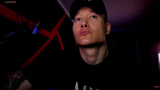 Snapshot of RODARRI chatting on 09.08.25 RODARRI online show from 09.08.25