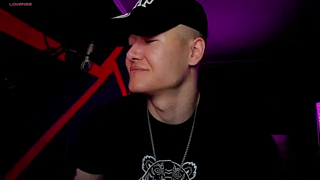 Snapshot of RODARRI chatting on 09.11.25 RODARRI online show from 09.11.25