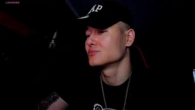 Snapshot of RODARRI chatting on 09.12.25 RODARRI online show from 09.12.25