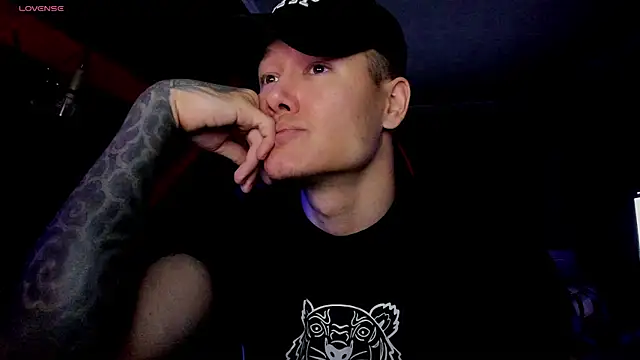 Snapshot of RODARRI chatting on 10.15.25 RODARRI online show from 10.15.25