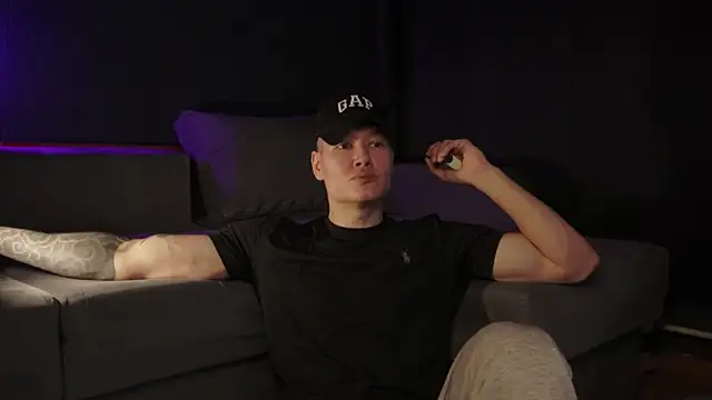 Snapshot of RODARRI chatting on 12.21.25 RODARRI online show from 12.21.25