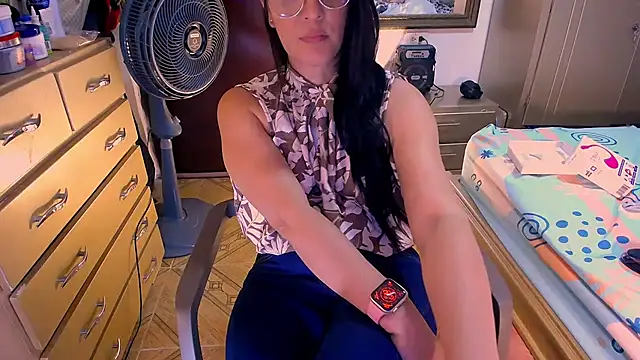 Snapshot of BitterMomXxx chatting on 12.05.24 BitterMomXxx online show from 12.05.24