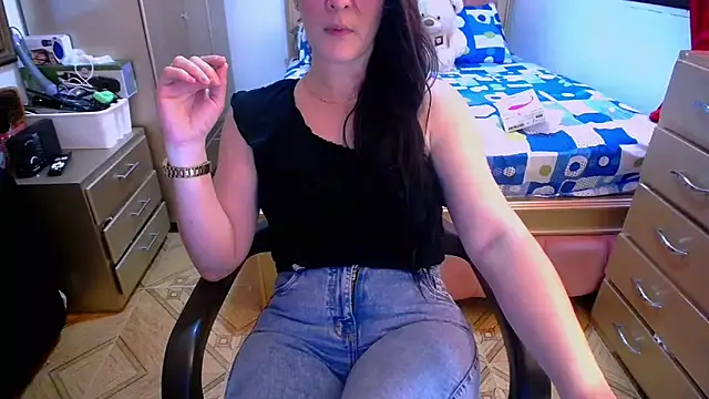 Snapshot of BitterMomXxx chatting on 02.13.25 BitterMomXxx online show from 02.13.25