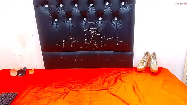 JUICYASSxxx online show from 03.18.25