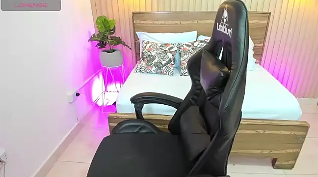 ayla13  online show from 03.20.25